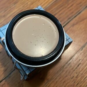Glo minerals camouflage. Color Golden Honey